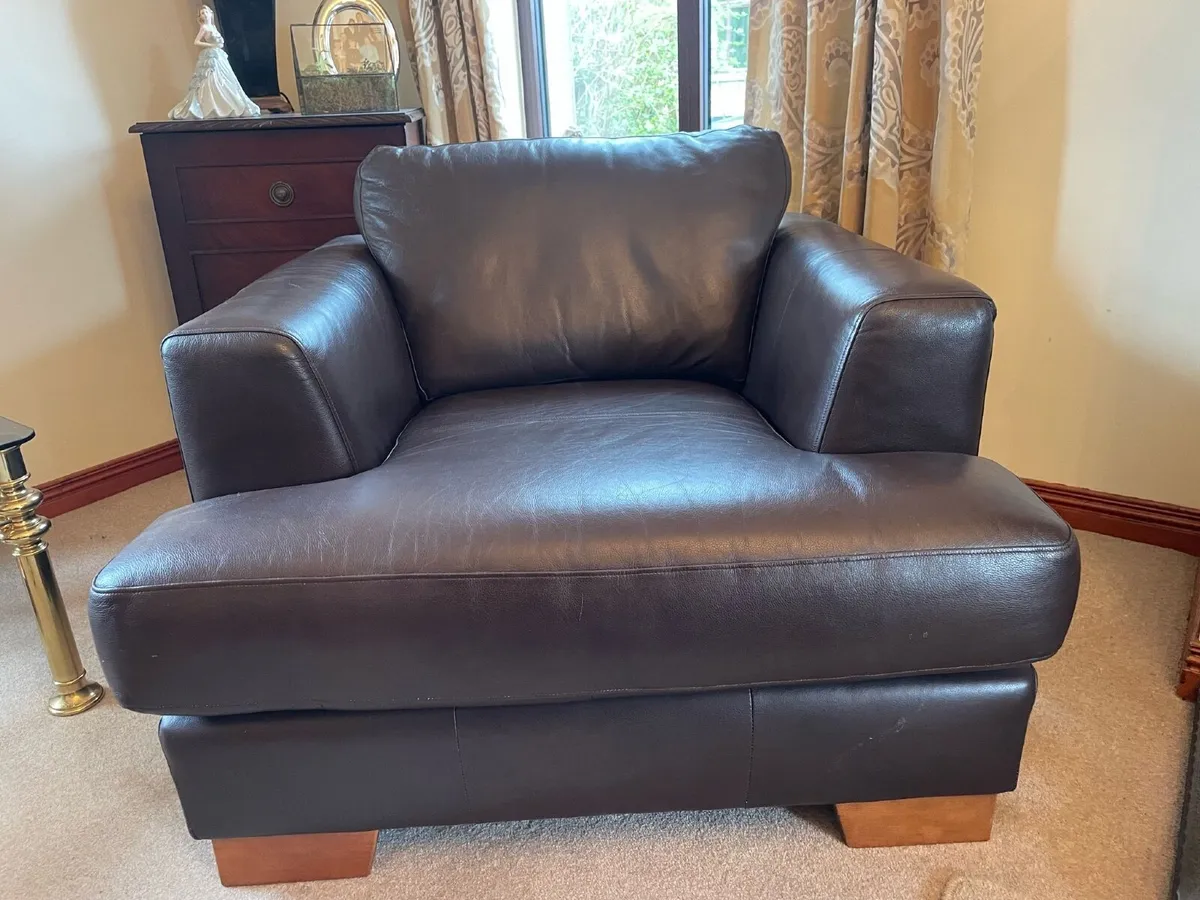 M&S Leather Suite 3, 2 & 1 - Image 4