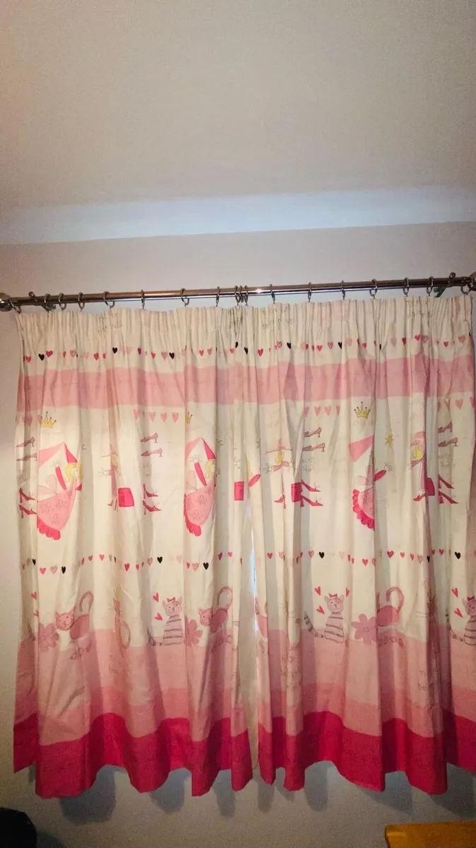 Curtains - Image 2