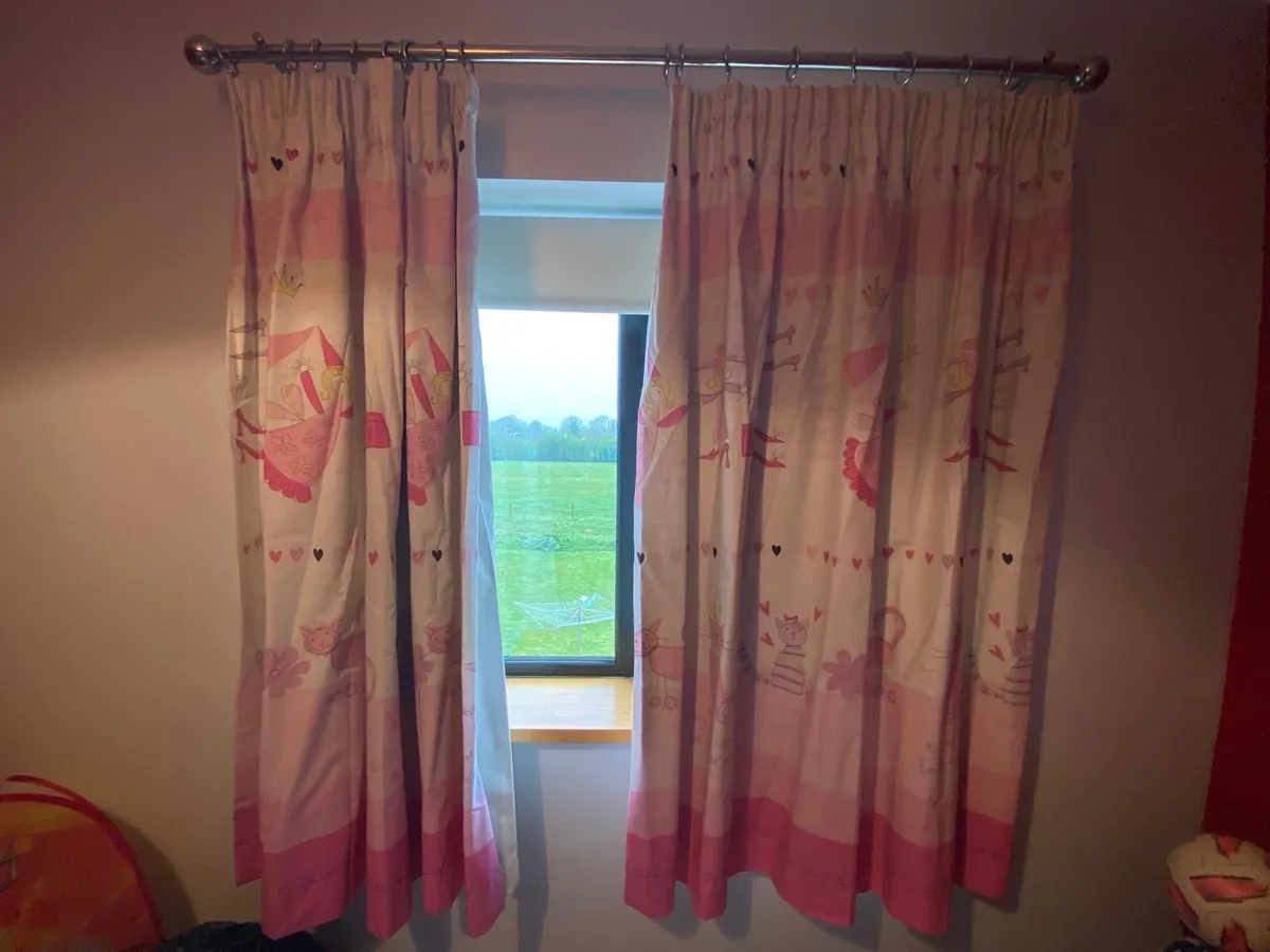 Curtains - Image 4