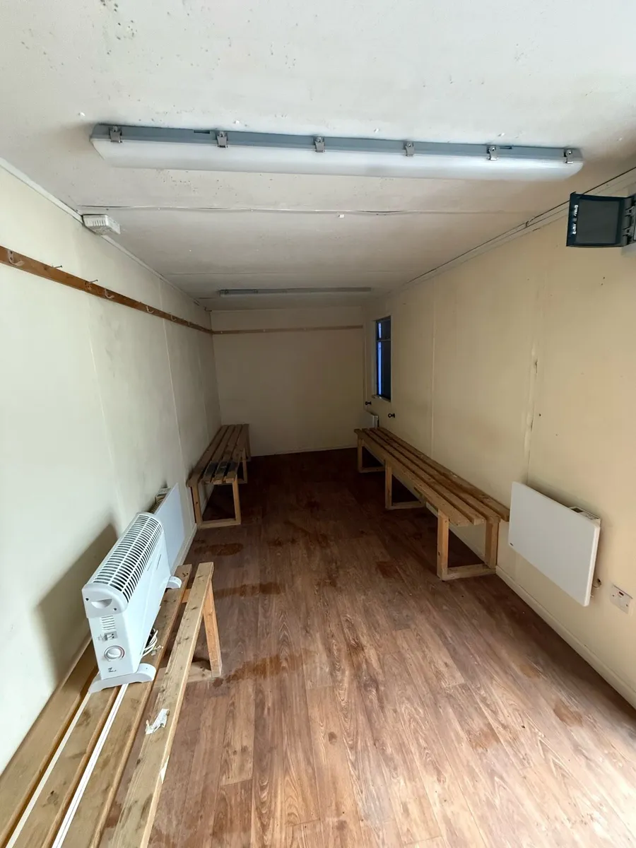 Office / drying room/ changing room/ dressing room - Image 3