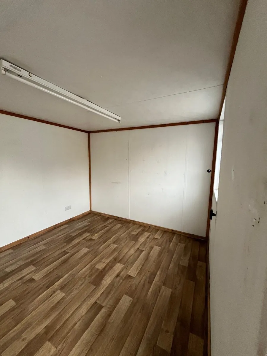 Office / drying room/ changing room/ dressing room - Image 2