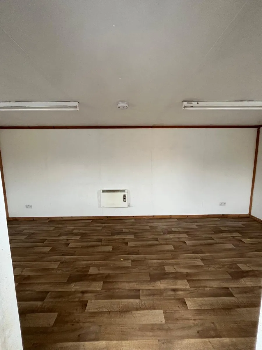 Office / drying room/ changing room/ dressing room - Image 4