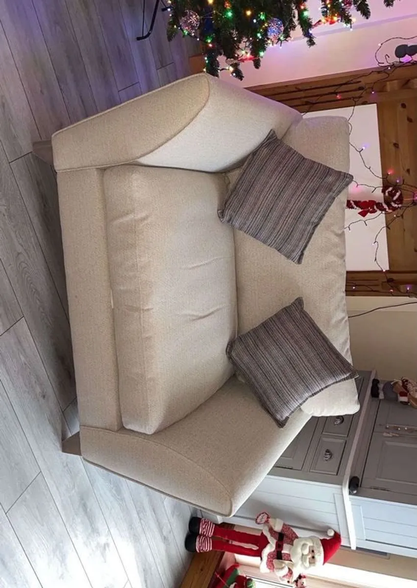 Snuggler/sofa - Image 1