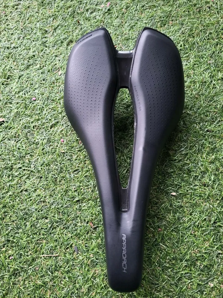 Approach saddle - Image 1