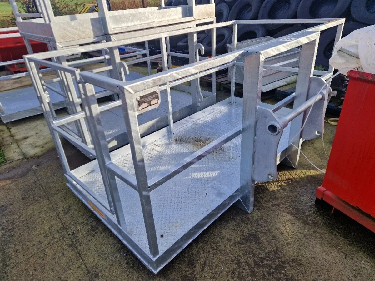 8x4 Man Baskets with Brackets on Long Side Only - Image 2