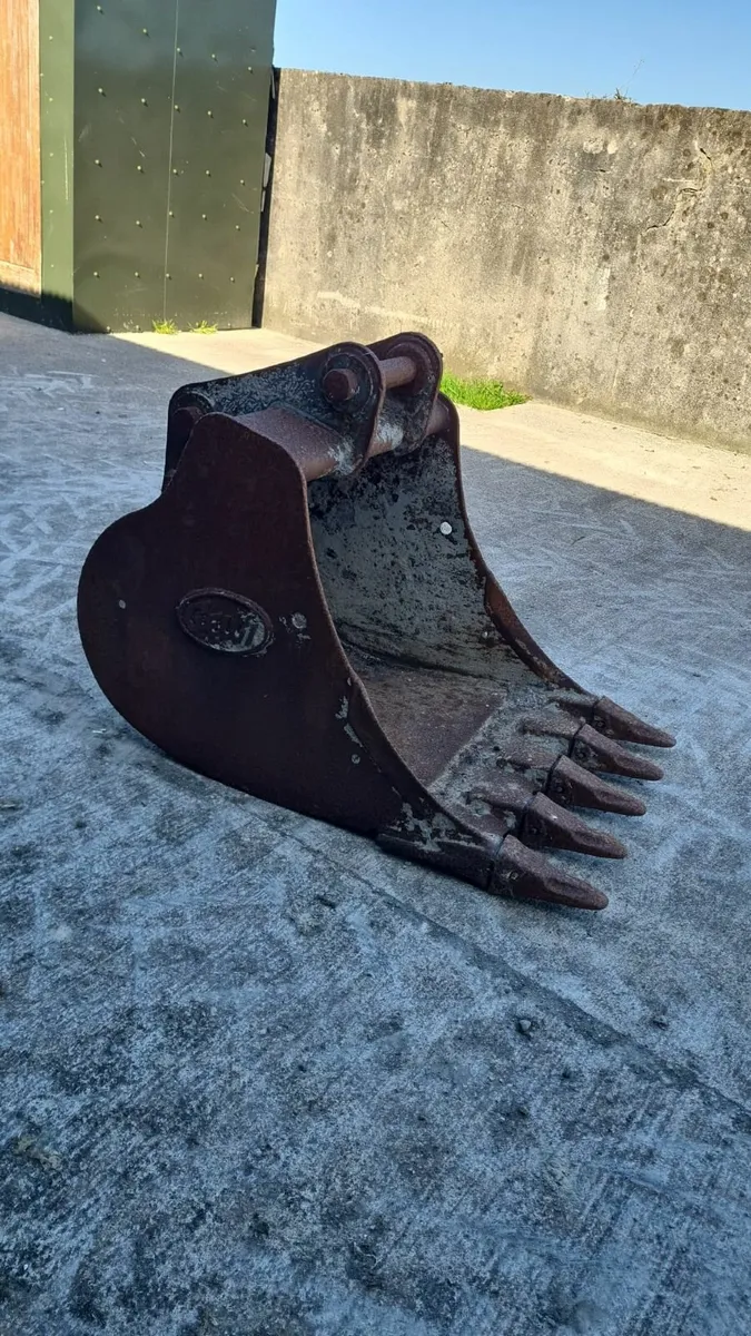 Digger Buckets – 6ft, 3ft & 18" - Image 1
