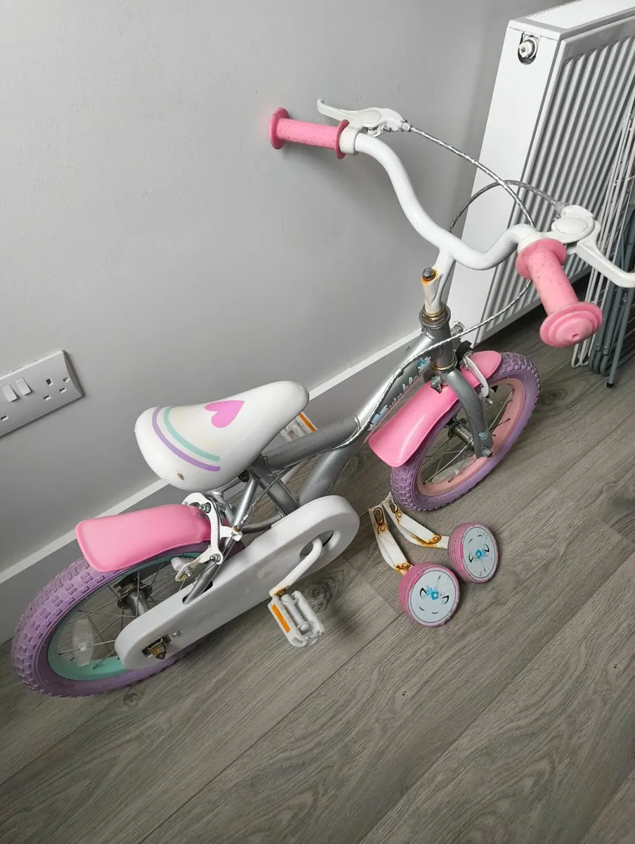 Kids bicycle with training wheels - Image 3