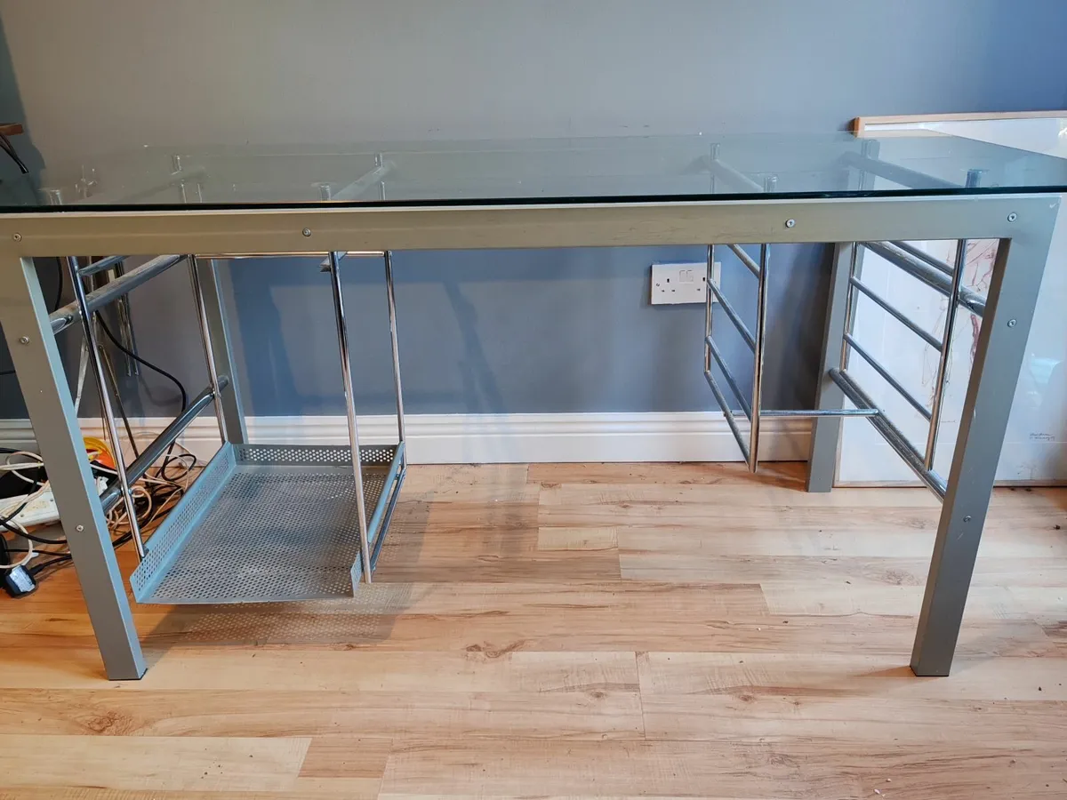 Office Desk - Image 1