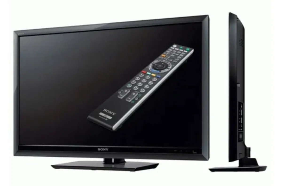 Sony KDL-46Z5500 LCD Digital Colour 46" TV - Image 1