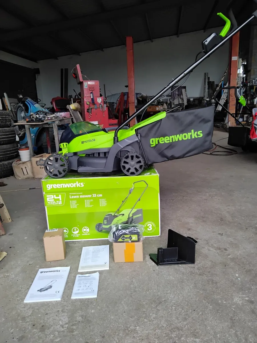 Greenworks 24v Battery Lawnmower - Image 2