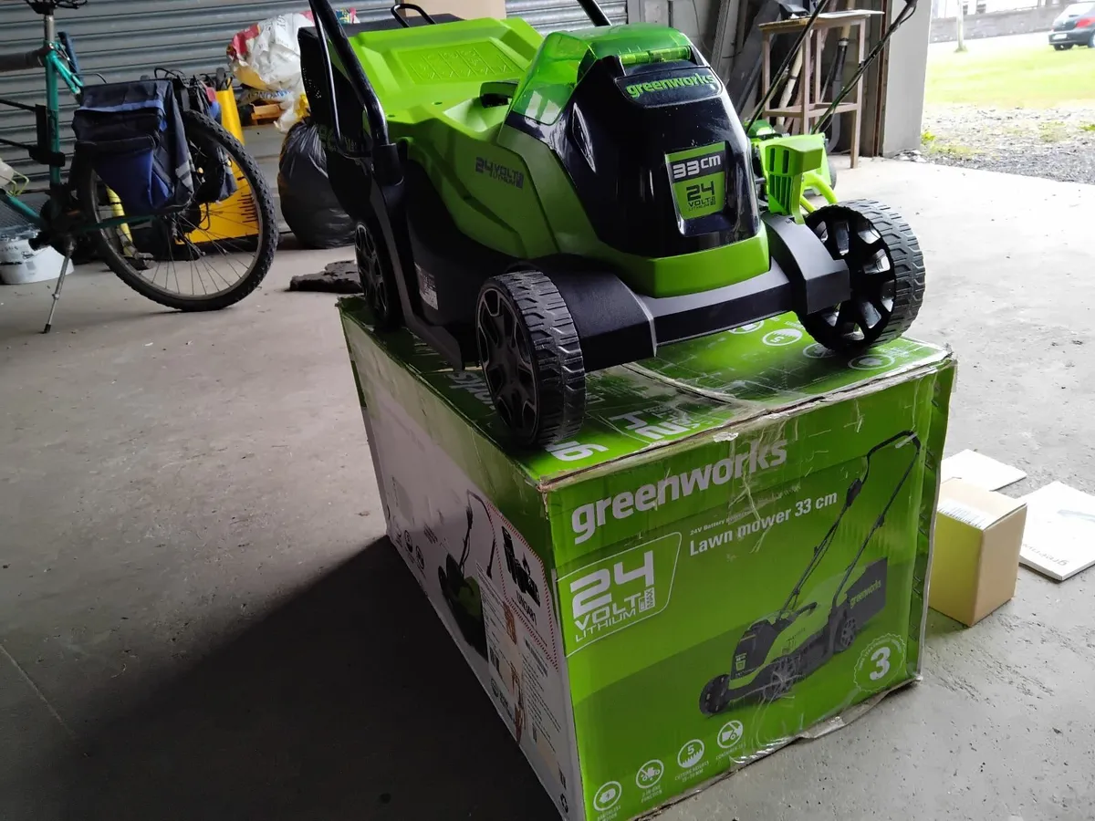 Greenworks 24v Battery Lawnmower - Image 3