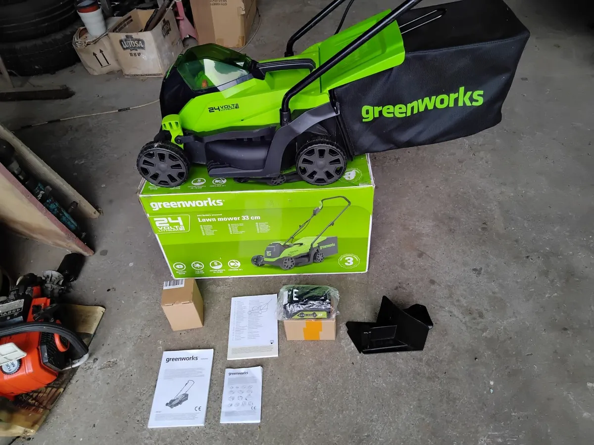 Greenworks 24v Battery Lawnmower - Image 4