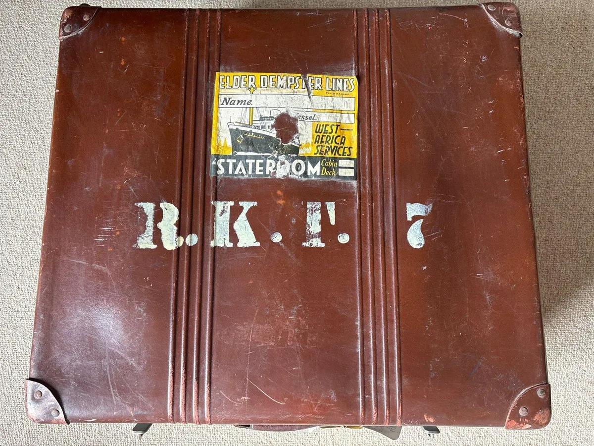 Vintage leather suitcase - Image 2