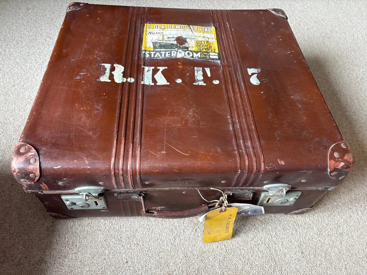 Vintage leather suitcase - Image 1