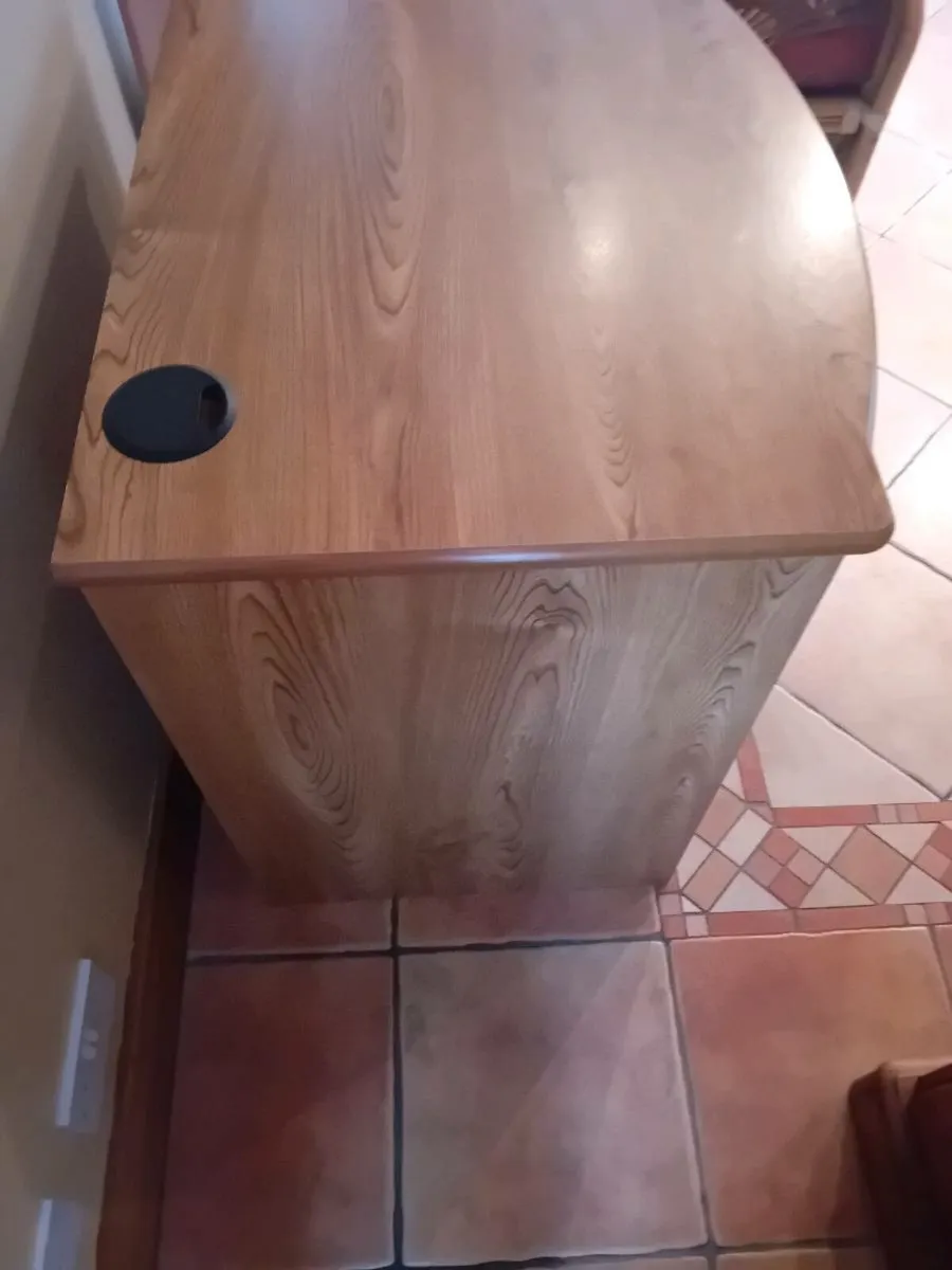 Desk - Image 4