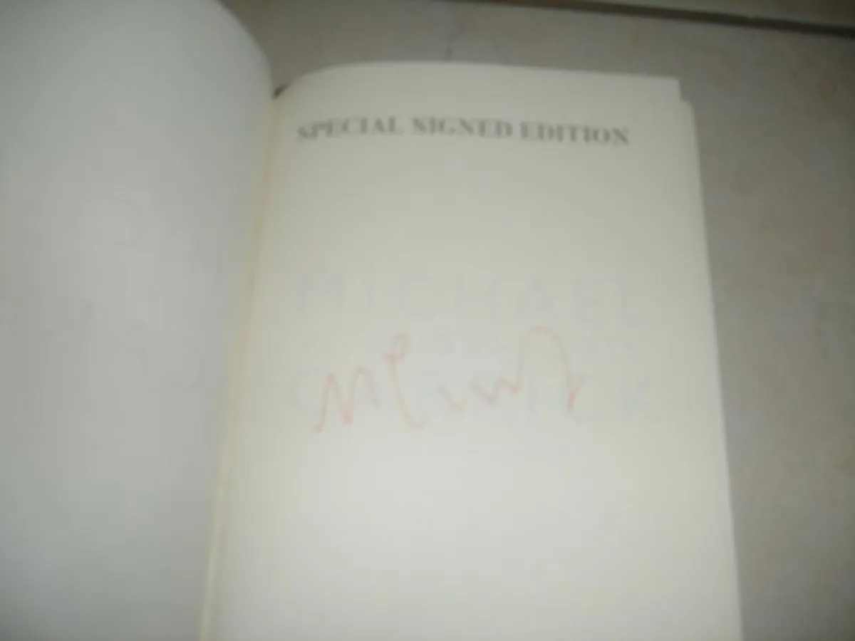 Michael Carrick: Between the Lines (Hardback) Special Signed Edition - Image 2