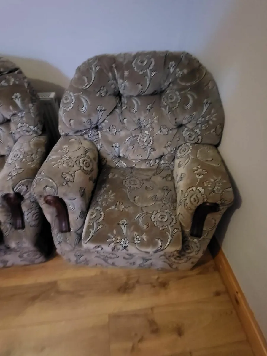 A single armchair for FREE