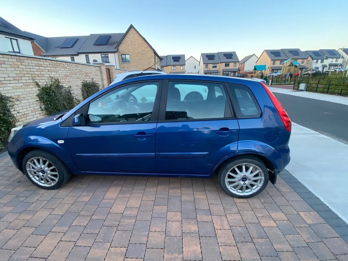 Low mileage Ford Fiesta - Image 3