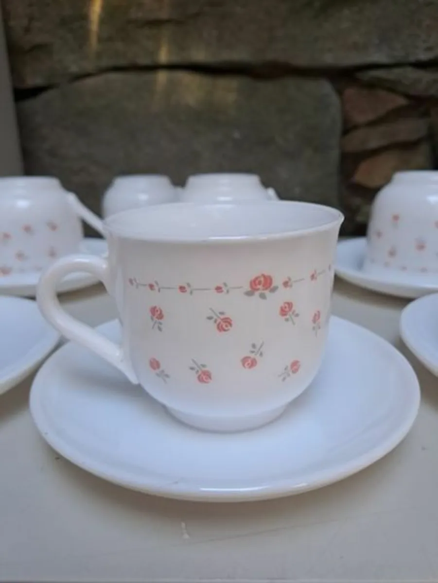 Vintage Arcopal cups and saucers - Image 4