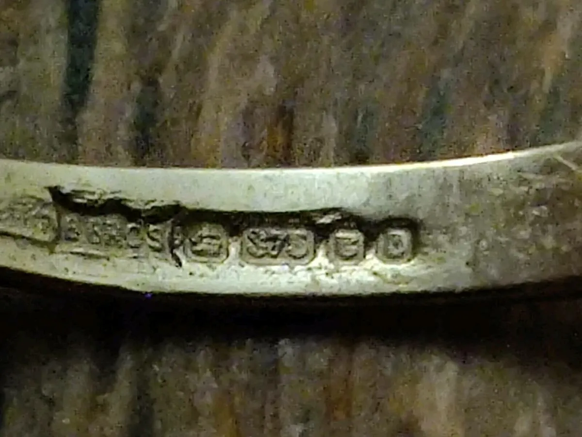 DIAMOND CUT WISHBONE, 9CT THICK Gold Ring ! - Image 3