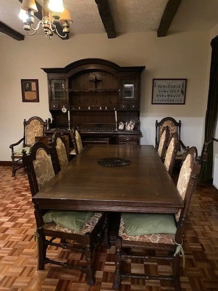 Table Solid Oak 5 ft (200e)plus 8 chairs(180e)- perfect condition - Image 3