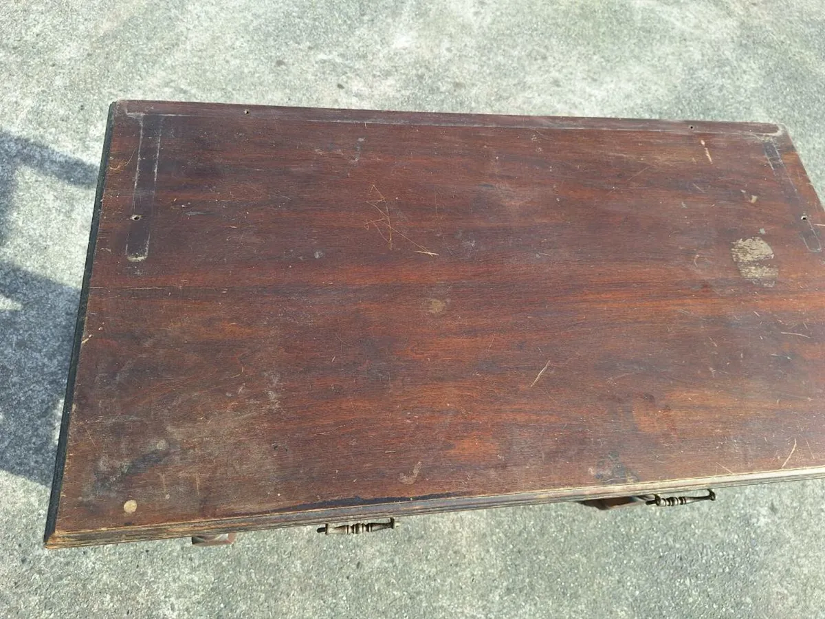 Early 20th century walnut table needs restoration - Image 4