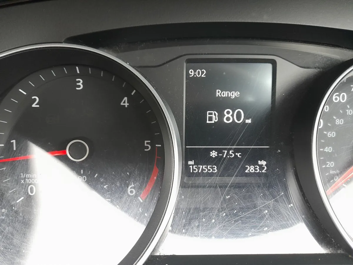 Volkswagen Passat 2015 - Image 2