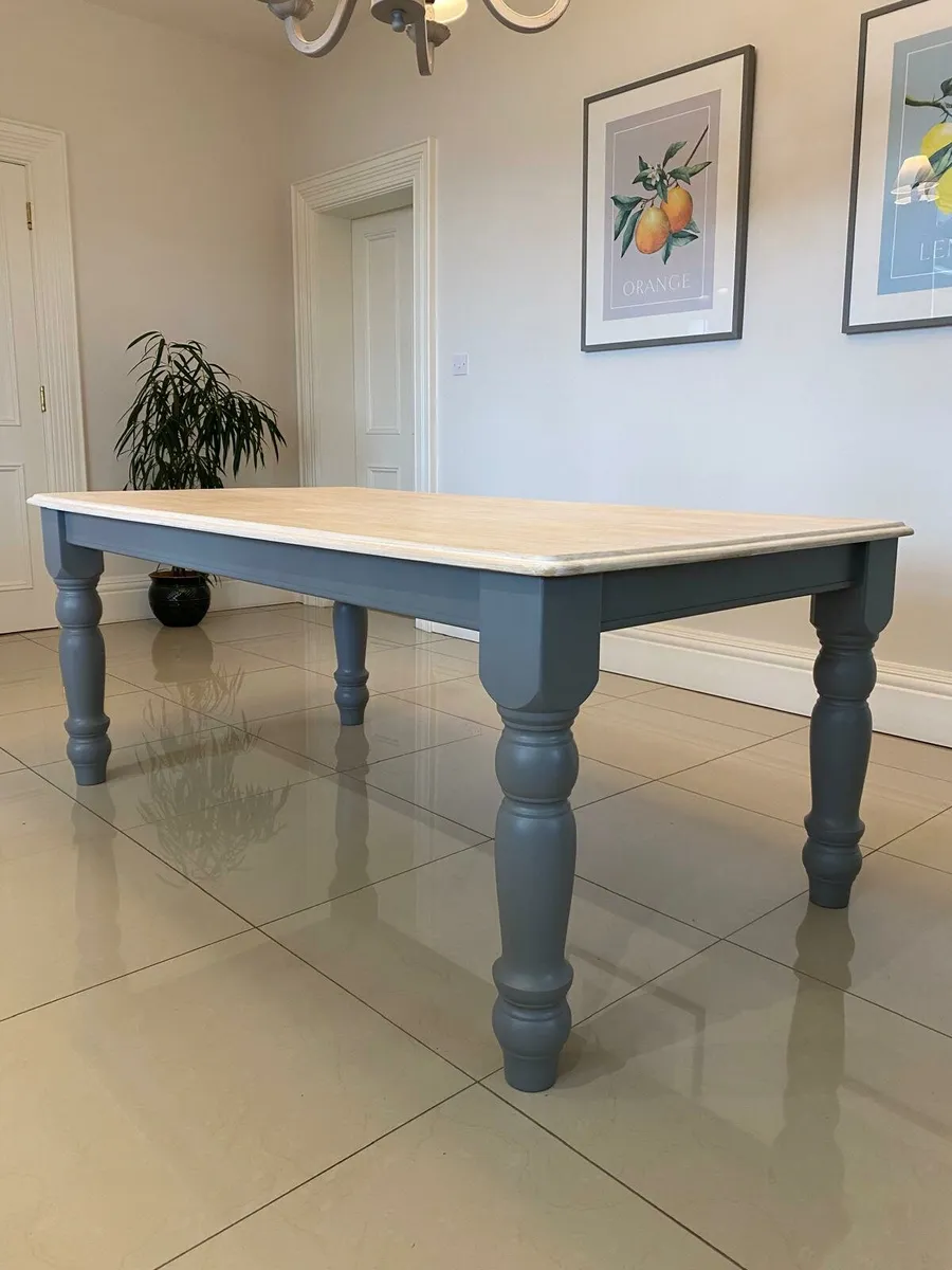 Large kitchen table - Image 1