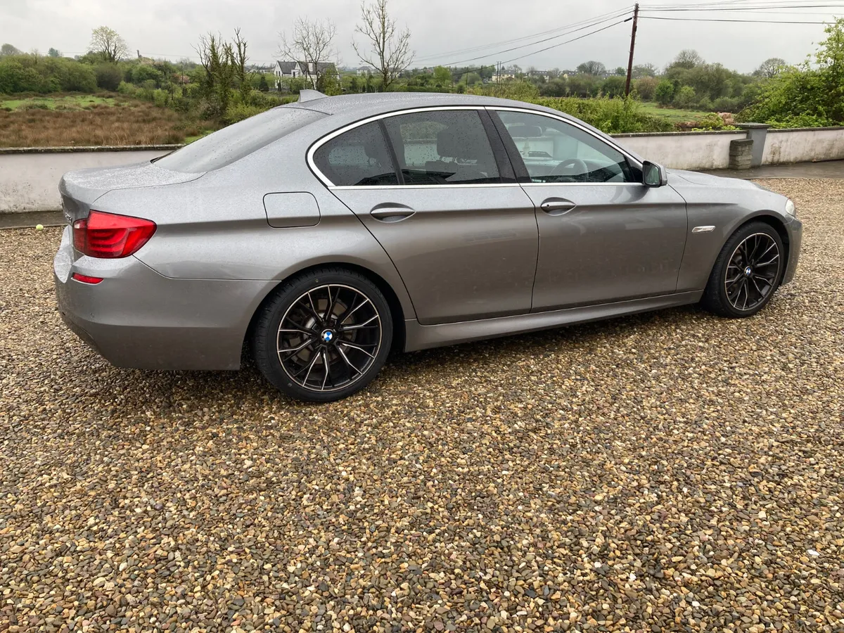 BMW 5-Series 2012 - Image 4