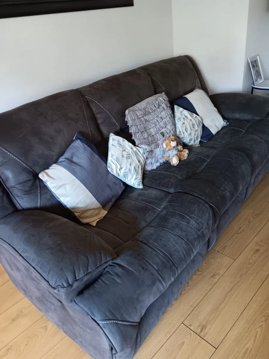 Couch 3+2+1 - Image 1