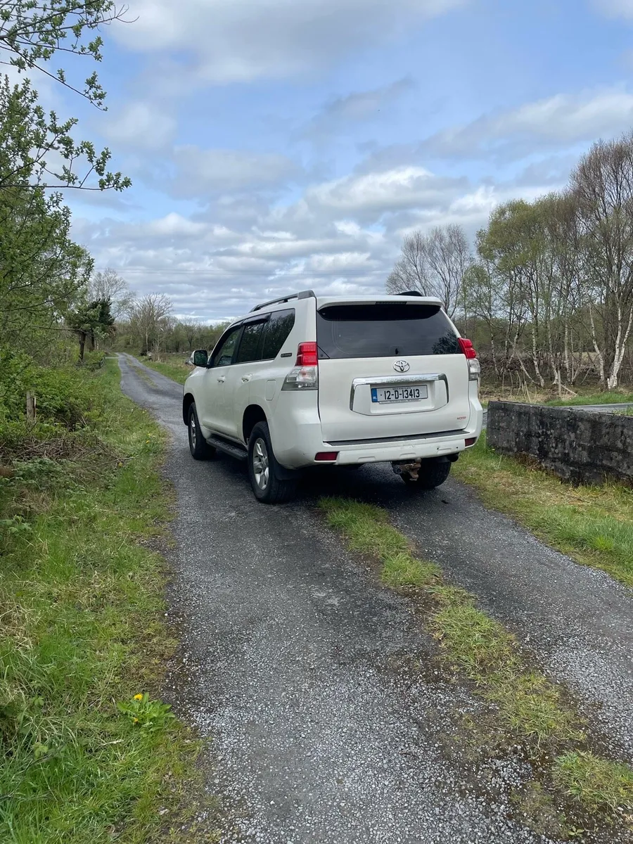 12 Toyota land cruiser - Image 3