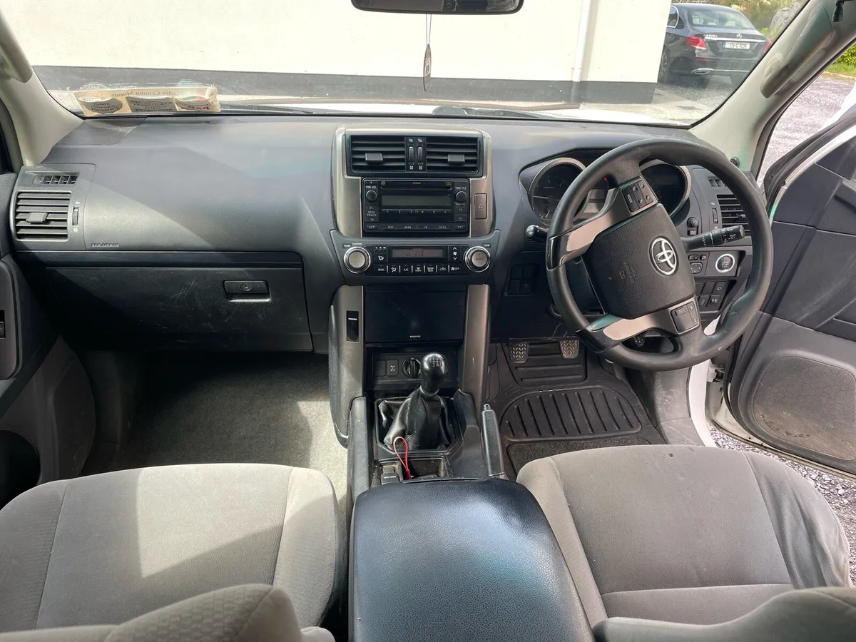 12 Toyota land cruiser - Image 4