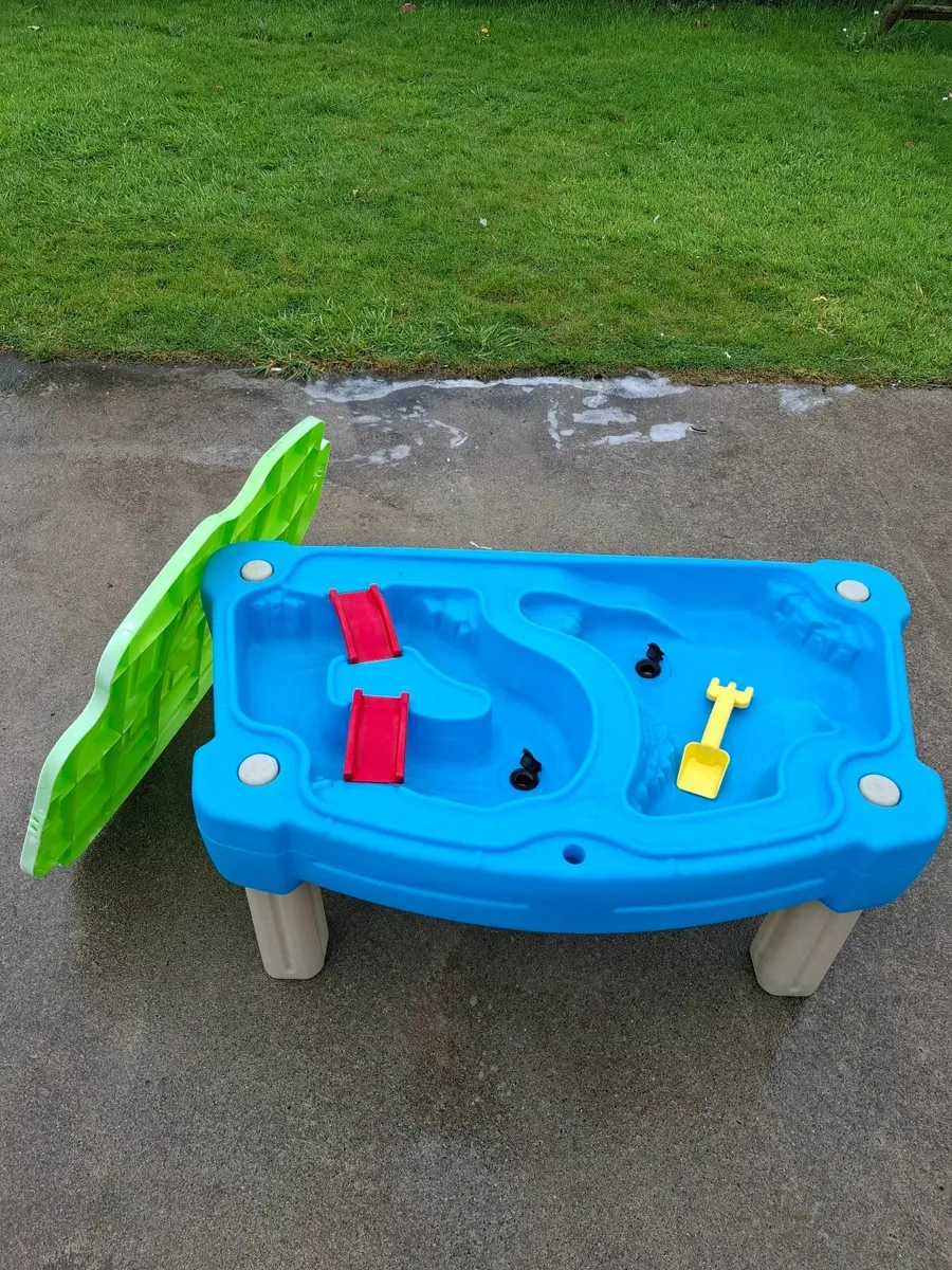Sand and Water Table - Image 1