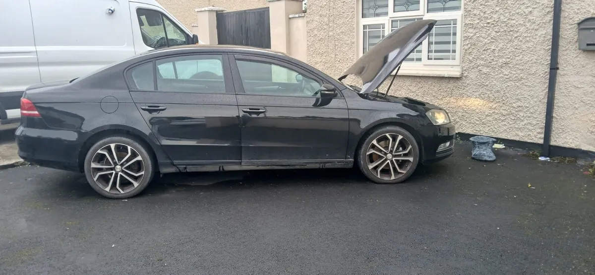 Volkswagen Passat 2011 - Image 1