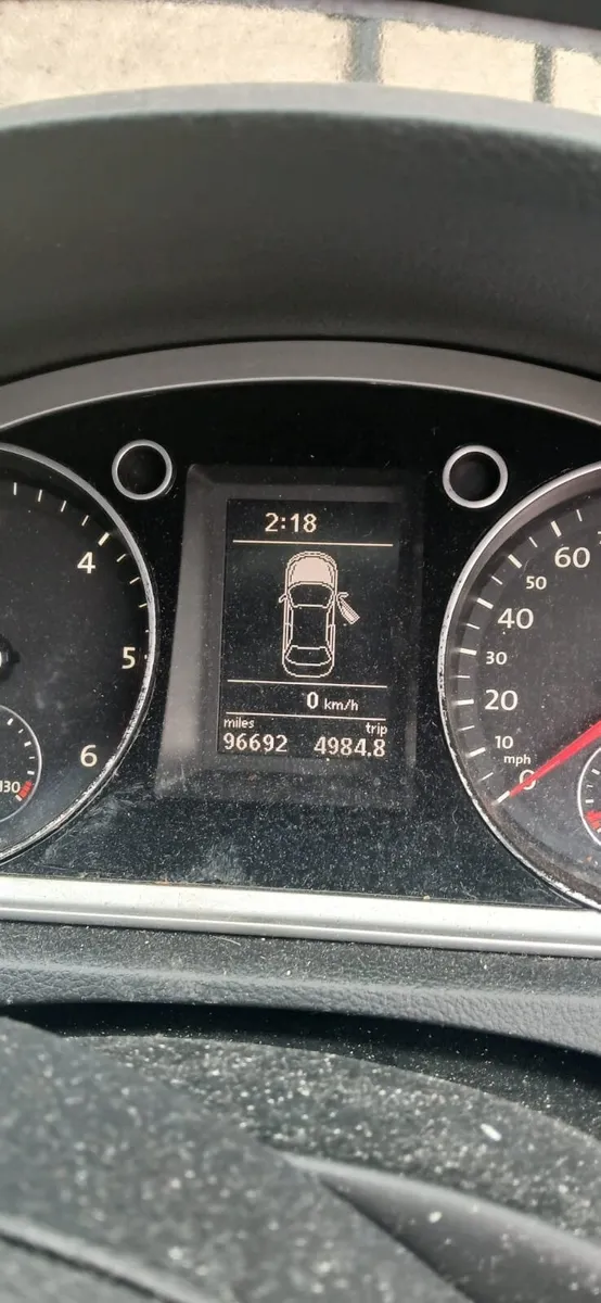 Volkswagen Passat 2011 - Image 4