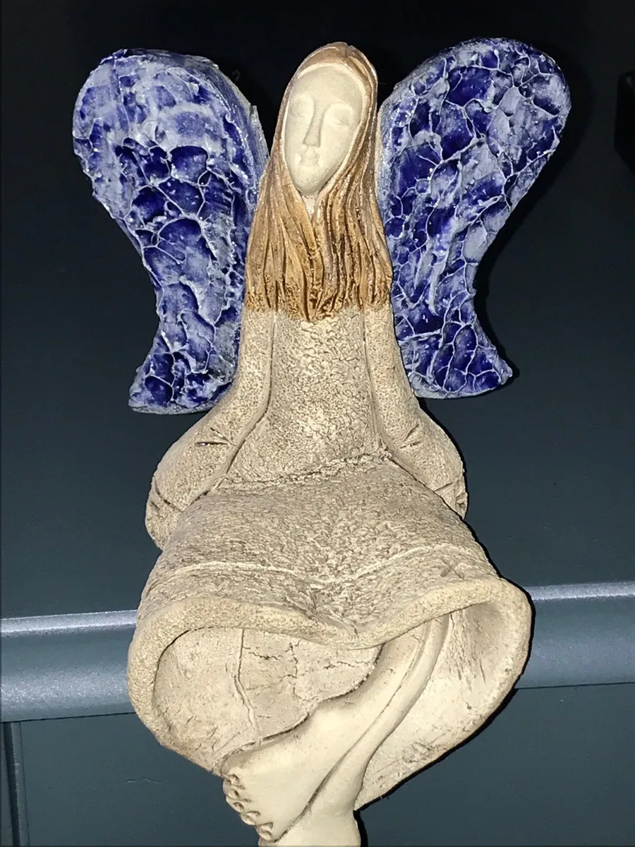 Angel with textured mosaic wings - Image 1