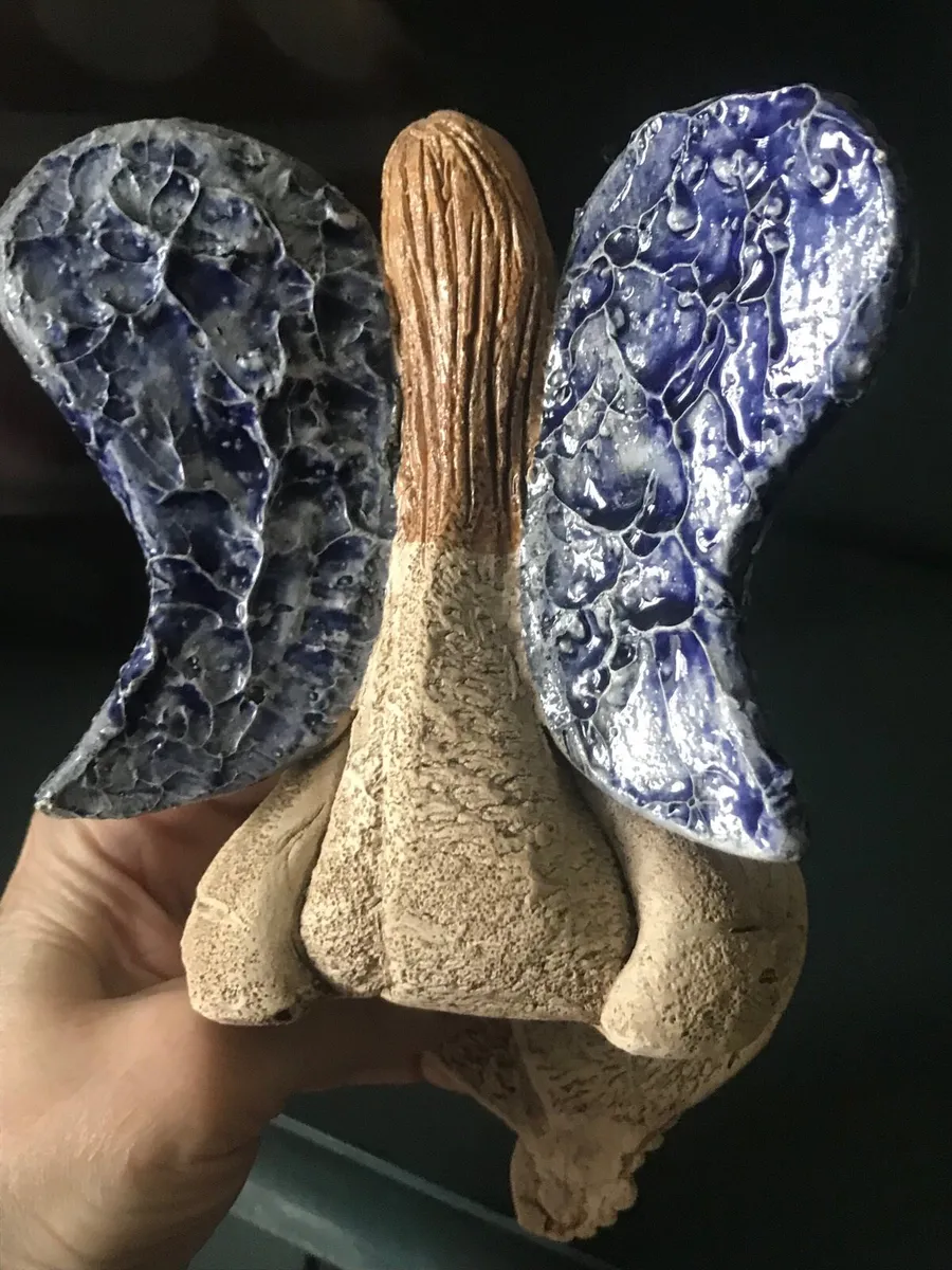 Angel with textured mosaic wings - Image 4