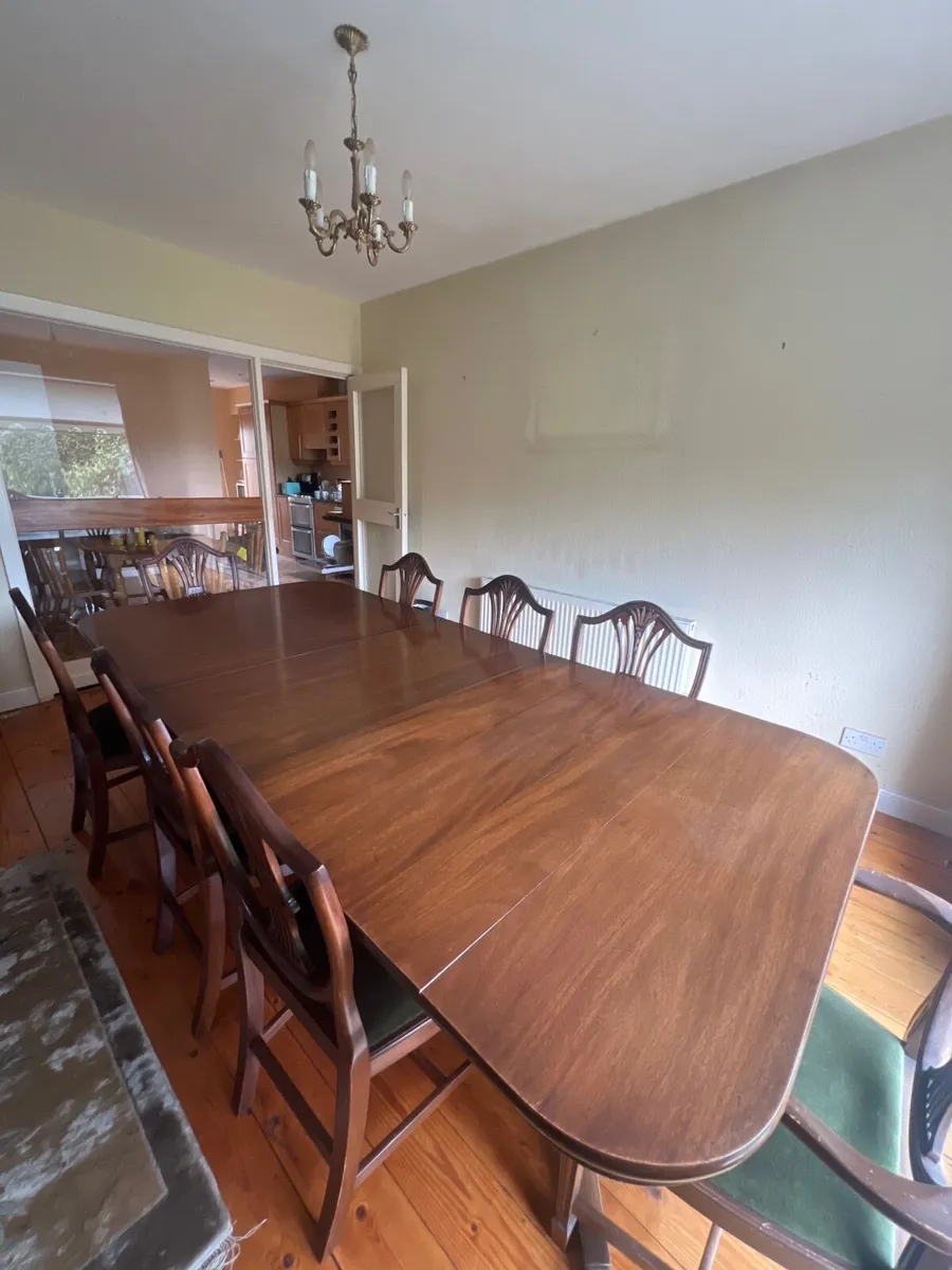 Dinning room table - Image 1