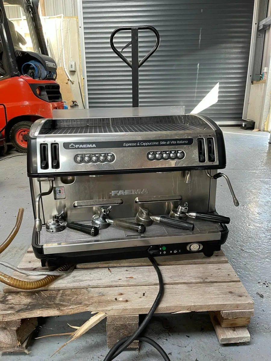 Famea E99 Commercial Coffee Machine - Image 1