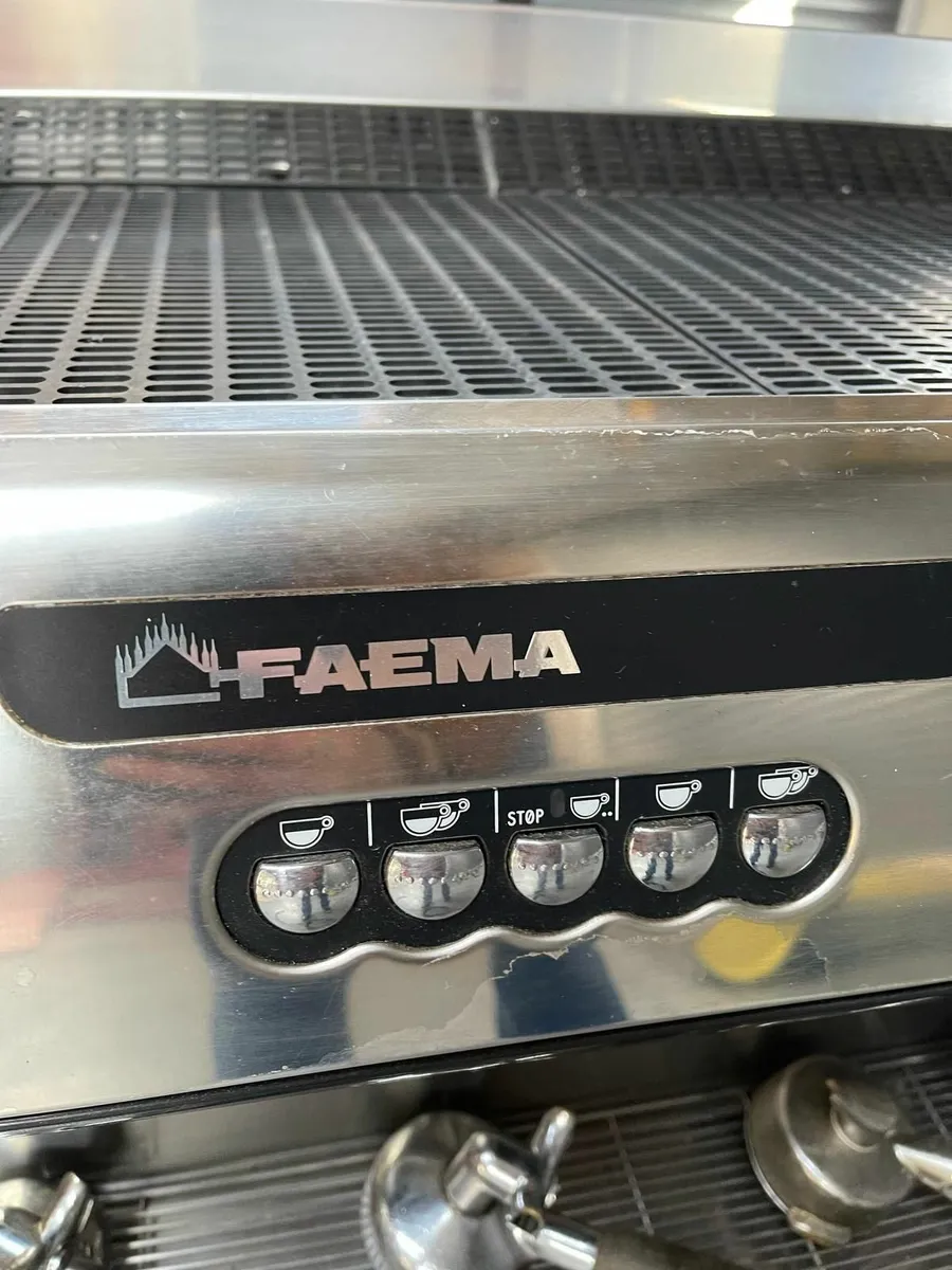 Famea E99 Commercial Coffee Machine - Image 2