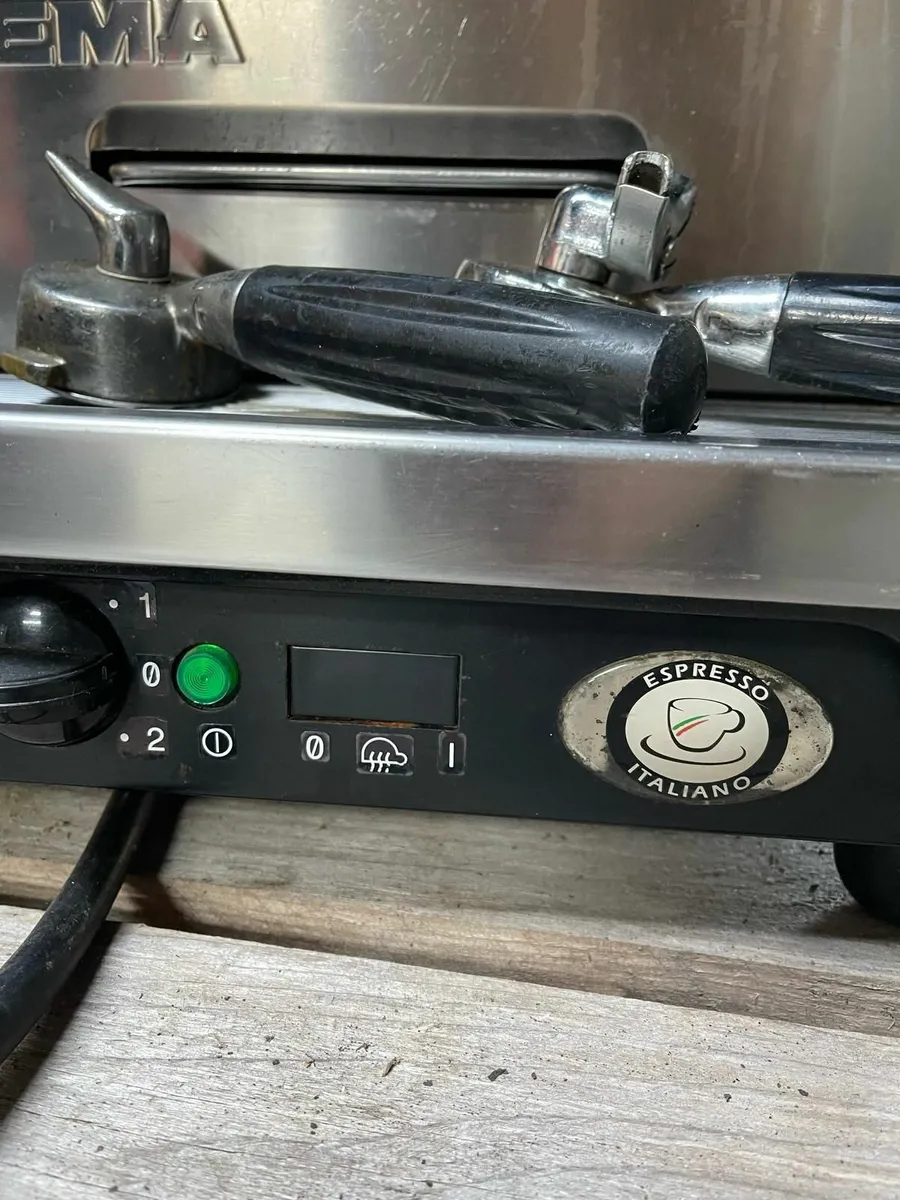 Famea E99 Commercial Coffee Machine - Image 4
