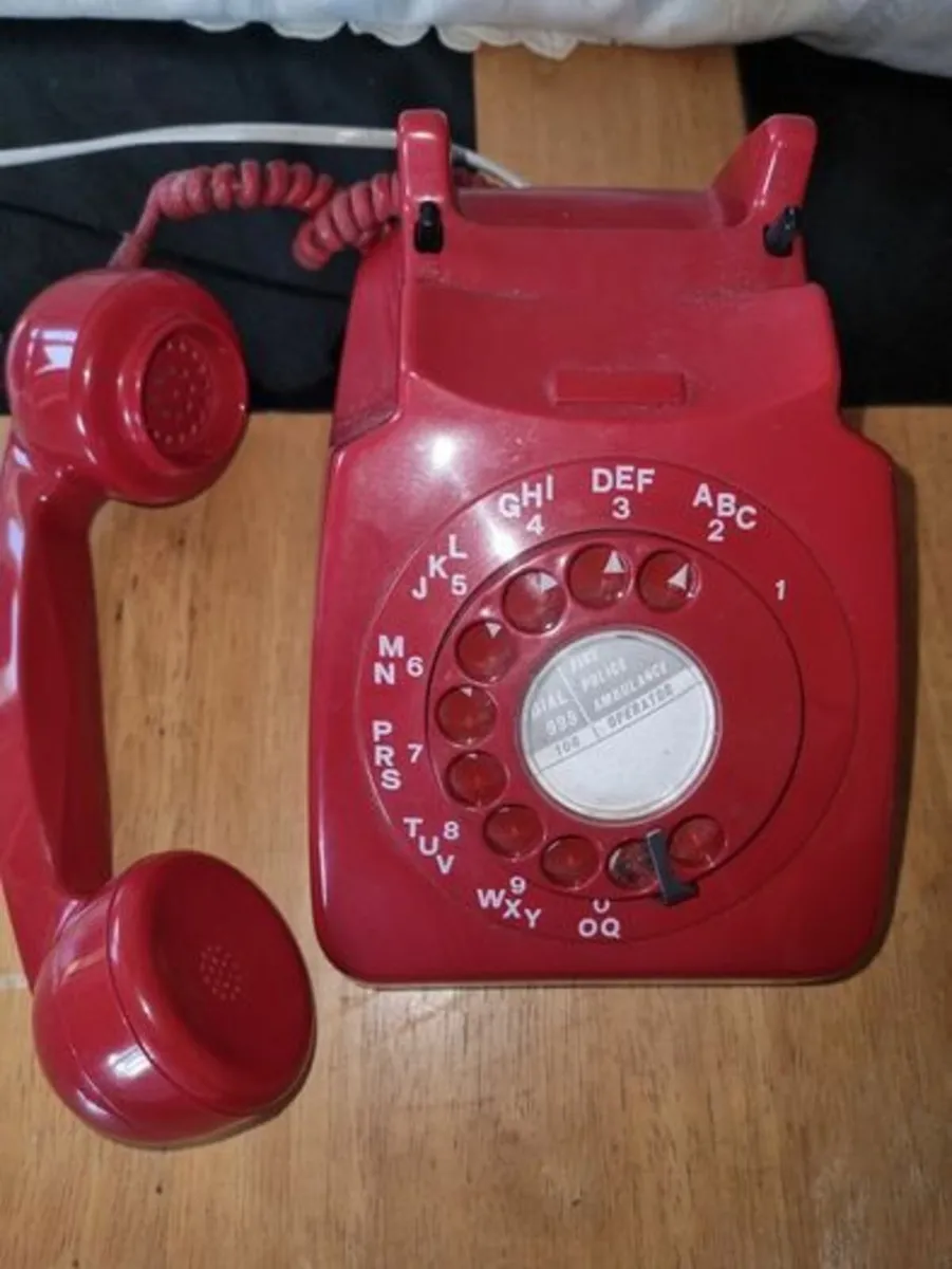Vintage red telephone - Image 3