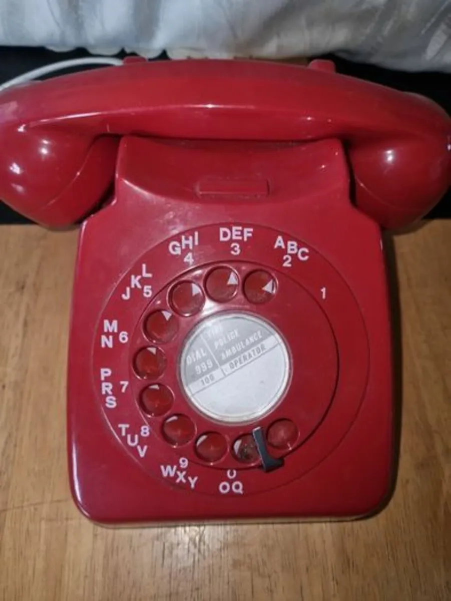 Vintage red telephone - Image 4