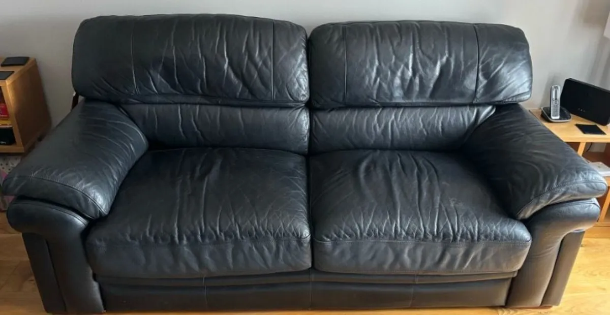 Black leather two and three seater sofa - Image 3
