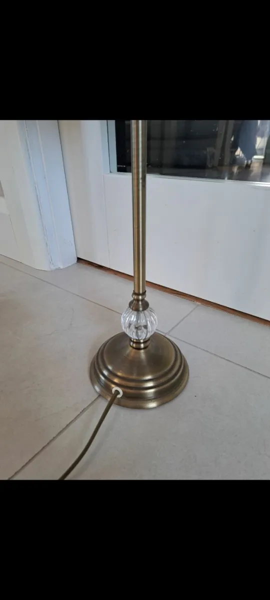 1 PAIR OF TABLE LAMPS ELECTRIC WITH  GREY SHADES - Image 2