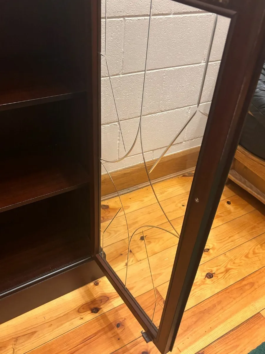 China cabinet - Image 4