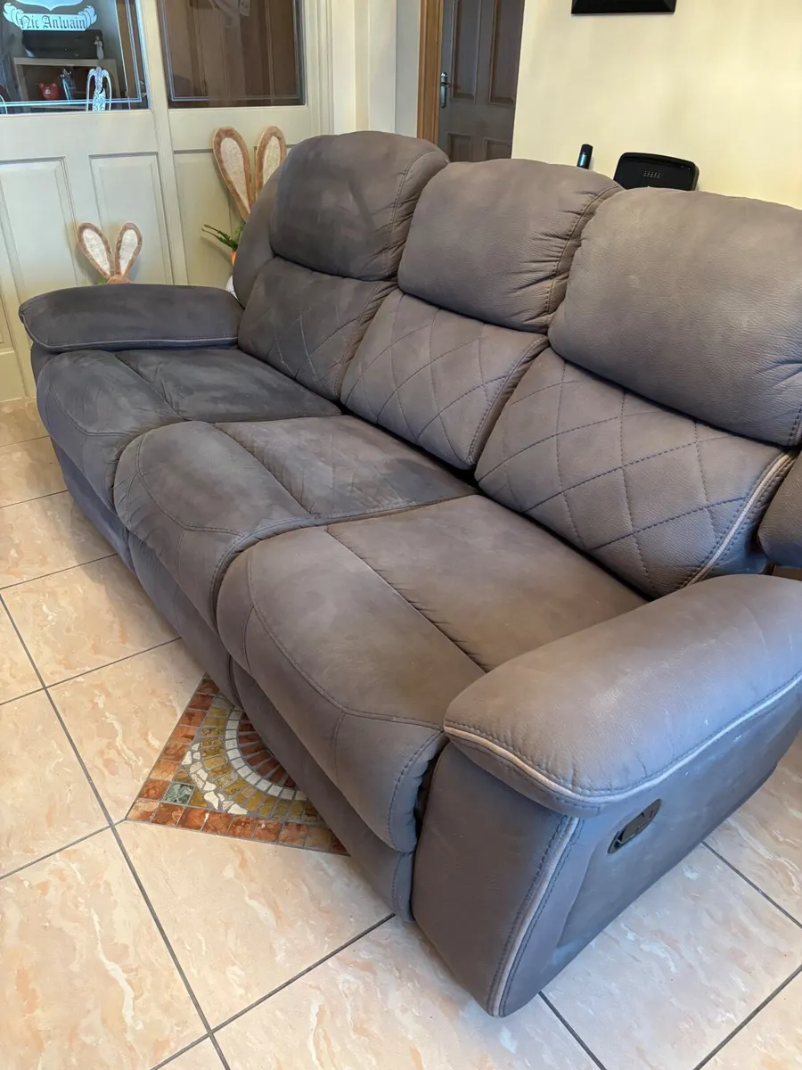 3-1-1 Suite for sale - Image 2