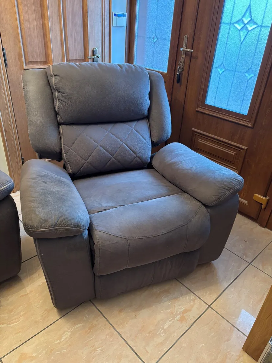3-1-1 Suite for sale - Image 3