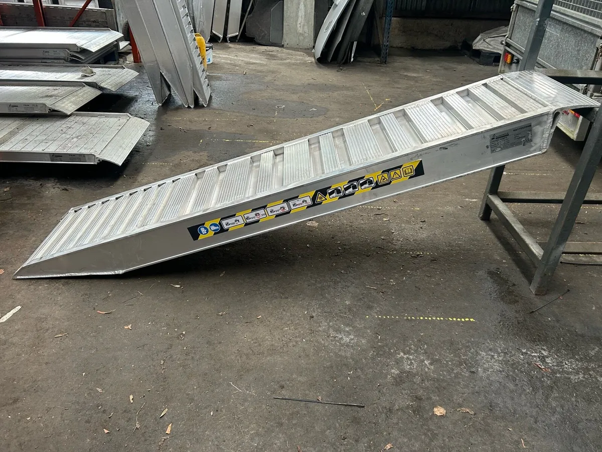 2.5 meter  Aluminium Loading Ramps 12 ton Capacity - Image 1