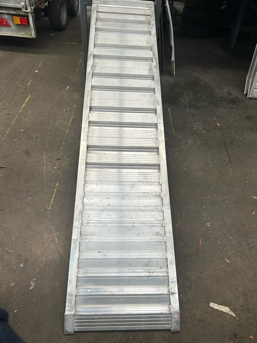 2.5 meter  Aluminium Loading Ramps 12 ton Capacity - Image 2